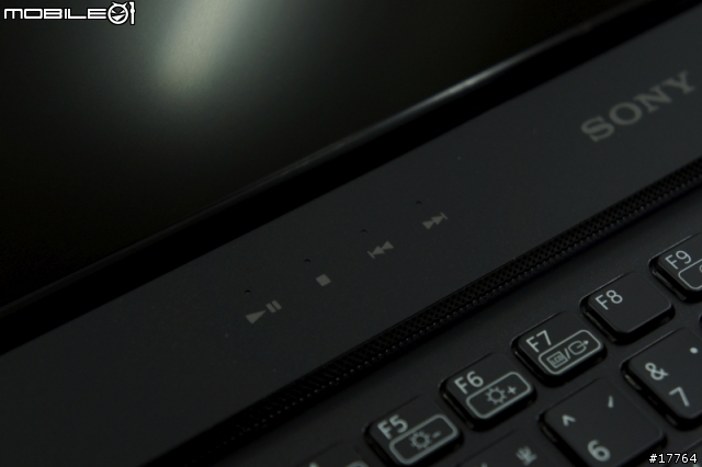 『效能之王 重量登場』SONY VAIO F226