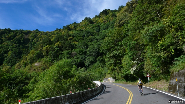 我們騎單車,我們遇見玉山。