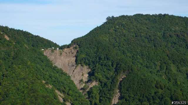 我們騎單車,我們遇見玉山。