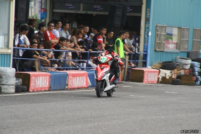 別人拔蘿蔔我拔雷田車