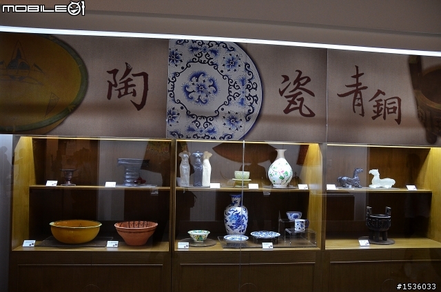 開著Luxgen SUV到高雄科工館,欣賞百變造型巧克力。