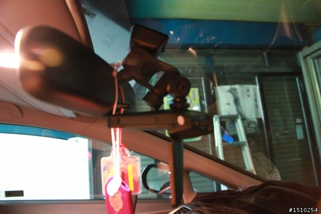 公版行車記錄器的後視鏡架DIY