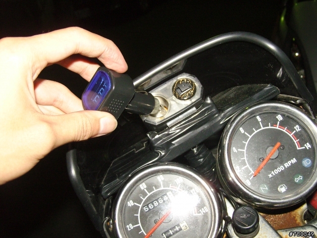~機車安裝車用充電器,之汽車用品改造~---圖多請見諒