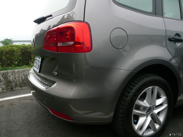 2011年款Touran 1.6TDI 金屬深灰X9開箱囉!(8/8日更新,加裝車頂行李架)
