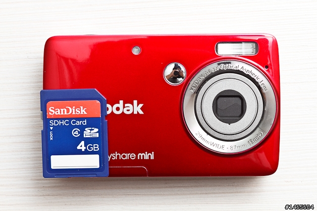 羽量級隨身機 KODAK EasyShare M200 迷你登場