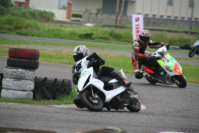 別人拔蘿蔔我拔雷田車