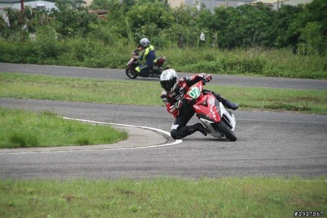 別人拔蘿蔔我拔雷田車
