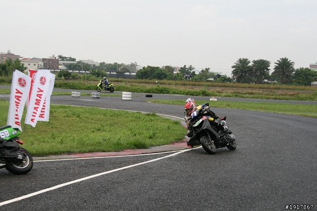 別人拔蘿蔔我拔雷田車