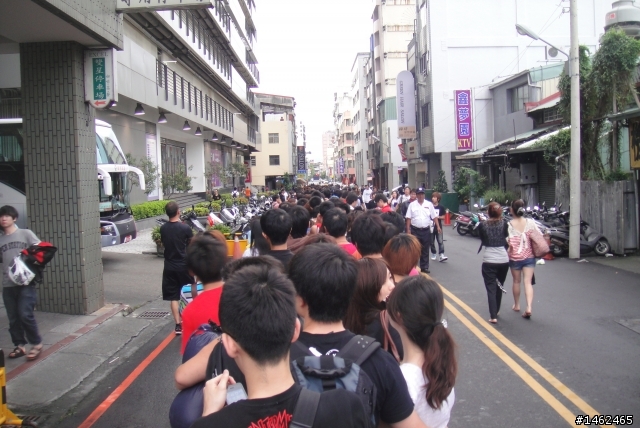 女神卡卡-- 危險刺激冒險的搶票之旅
