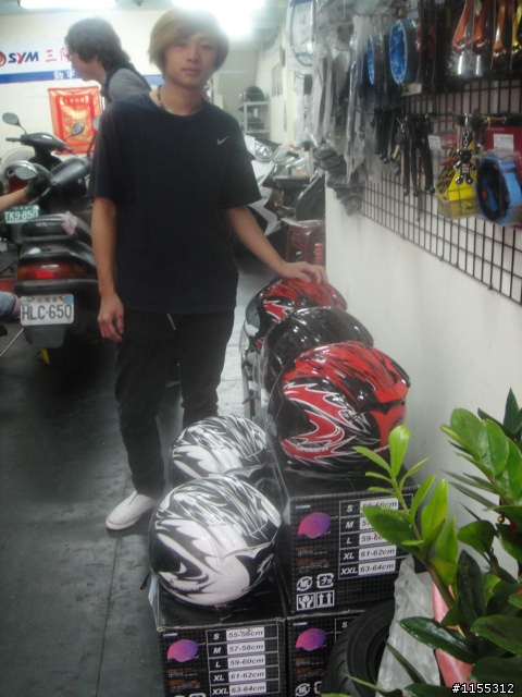 謝謝推薦3/4安全帽 10頂已經祝賀車業囉 SPEED-R RUN-1 X 10 頂 應該算是好禮吧