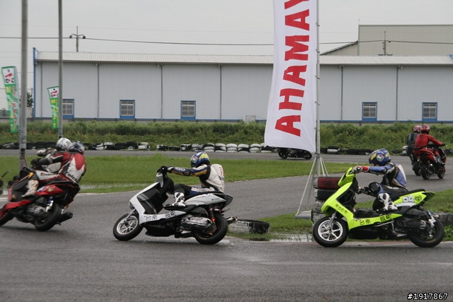 別人拔蘿蔔我拔雷田車