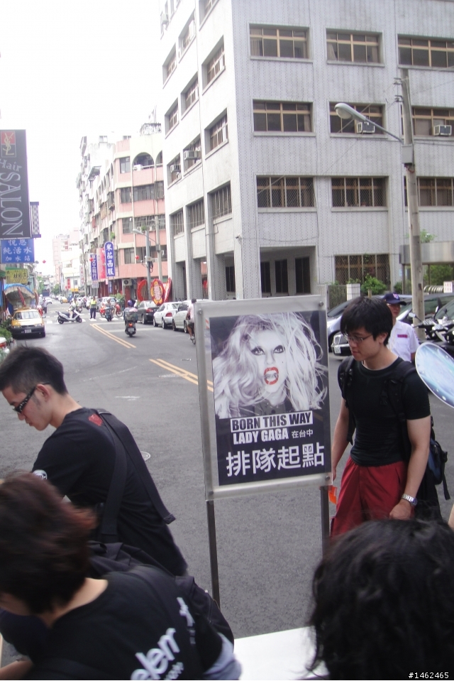女神卡卡-- 危險刺激冒險的搶票之旅