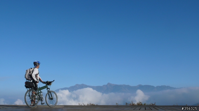 我們騎單車,我們遇見玉山。