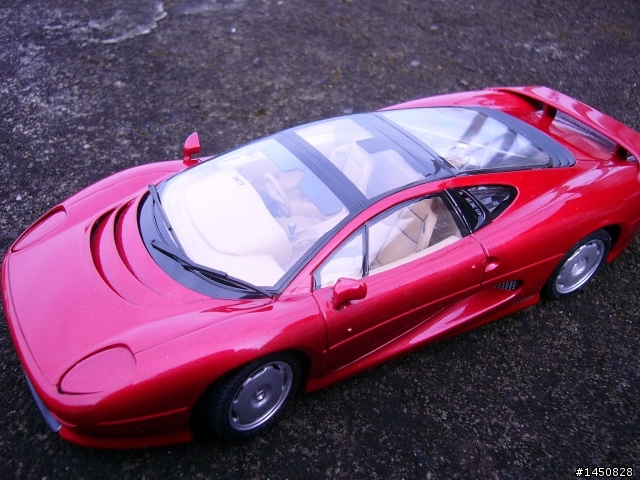 JAGUAR XJ220 (Tamiya 1/24)