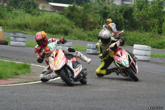 別人拔蘿蔔我拔雷田車