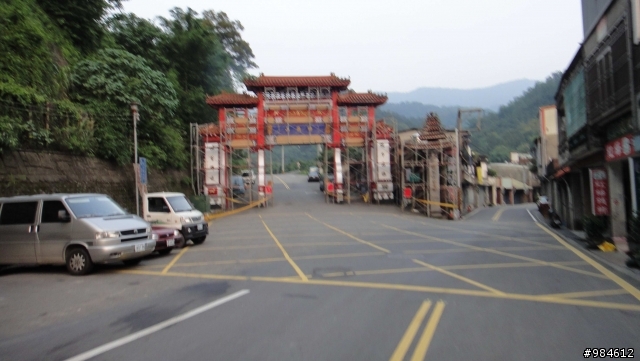大白的一路迢迢遠,翻山越嶺南庄行