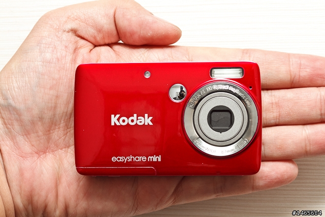 羽量級隨身機 KODAK EasyShare M200 迷你登場