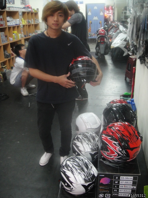 謝謝推薦3/4安全帽 10頂已經祝賀車業囉 SPEED-R RUN-1 X 10 頂 應該算是好禮吧