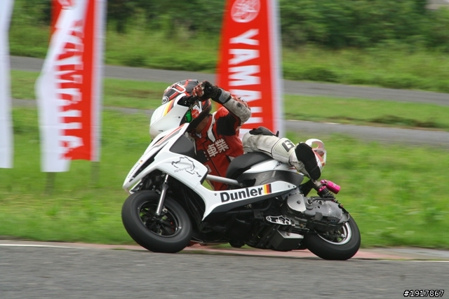 別人拔蘿蔔我拔雷田車