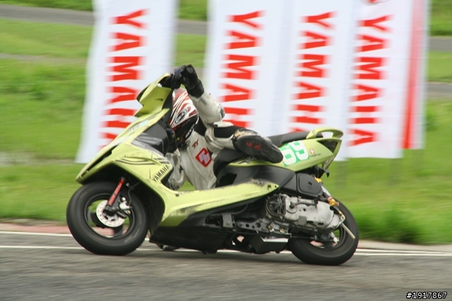 別人拔蘿蔔我拔雷田車