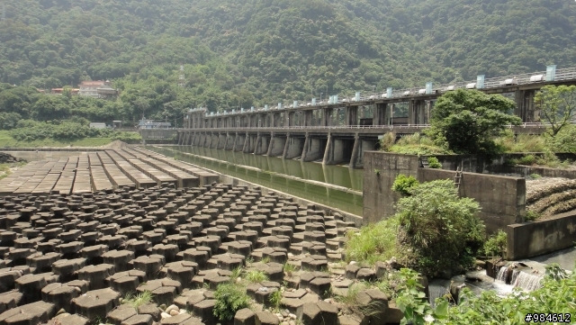 大白的一路迢迢遠,翻山越嶺南庄行