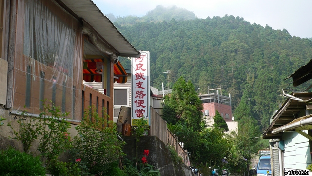 我們騎單車,我們遇見玉山。