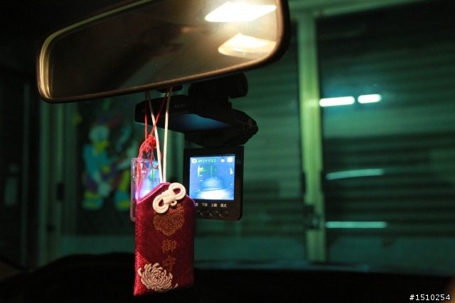 公版行車記錄器的後視鏡架DIY