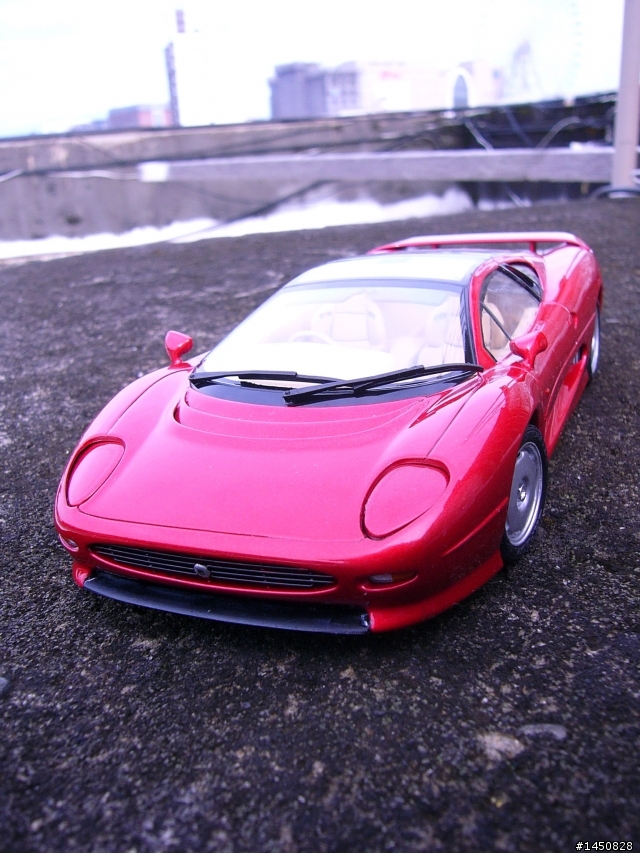 JAGUAR XJ220 (Tamiya 1/24)
