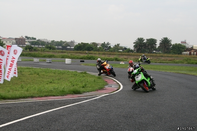 別人拔蘿蔔我拔雷田車