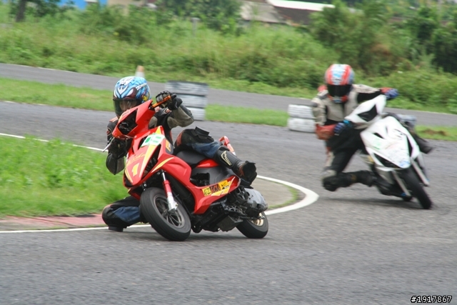 別人拔蘿蔔我拔雷田車