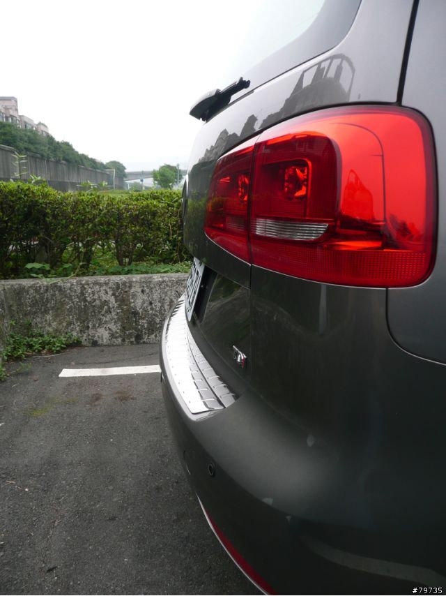 2011年款Touran 1.6TDI 金屬深灰X9開箱囉!(8/8日更新,加裝車頂行李架)