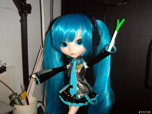 12吋的初音!普利普Pullip娃娃初音+雪初音(怕大眼娃娃勿進)