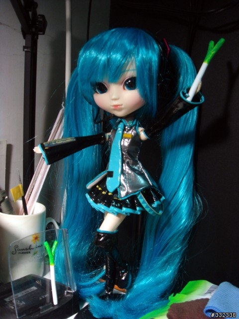 12吋的初音!普利普Pullip娃娃初音+雪初音(怕大眼娃娃勿進)