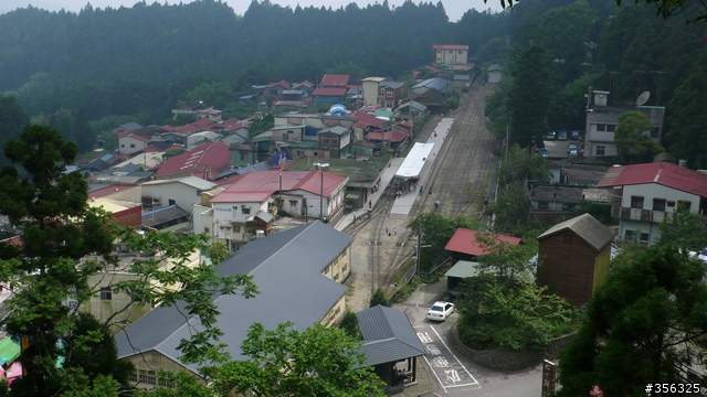 我們騎單車,我們遇見玉山。