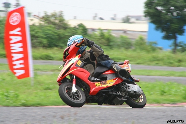 別人拔蘿蔔我拔雷田車