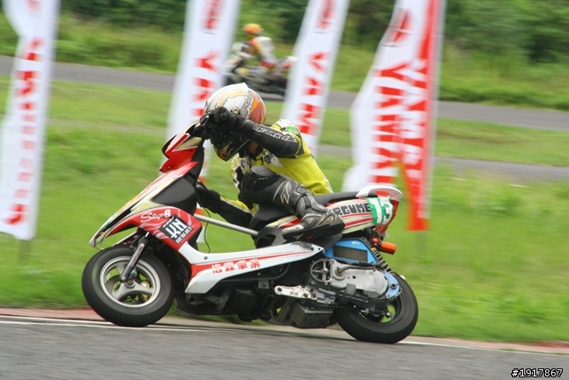 別人拔蘿蔔我拔雷田車