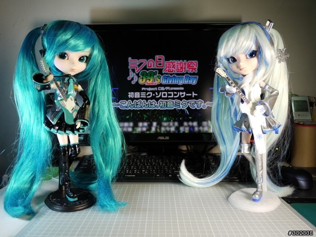 12吋的初音!普利普Pullip娃娃初音+雪初音(怕大眼娃娃勿進)