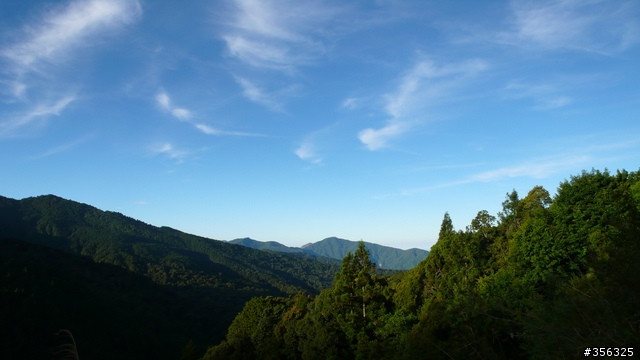 我們騎單車,我們遇見玉山。