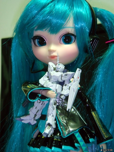 12吋的初音!普利普Pullip娃娃初音+雪初音(怕大眼娃娃勿進)
