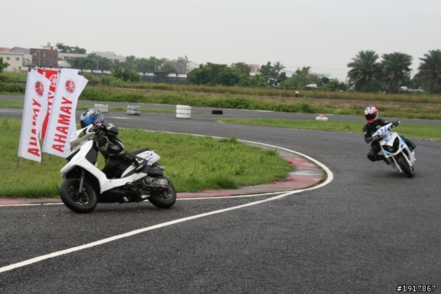 別人拔蘿蔔我拔雷田車