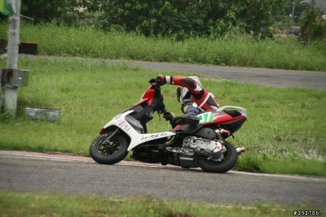 別人拔蘿蔔我拔雷田車
