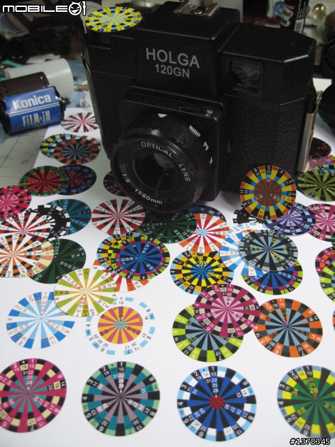 holga 120 小補玩 ---真正可調光圈+改裝135檔板+135計片轉盤