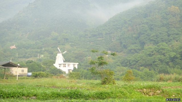 大白的一路迢迢遠,翻山越嶺南庄行