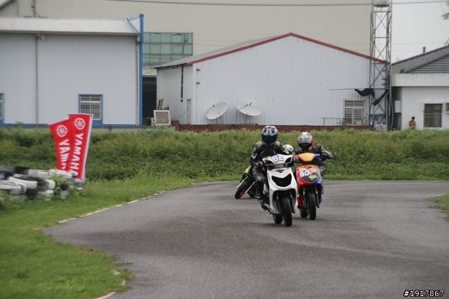 別人拔蘿蔔我拔雷田車