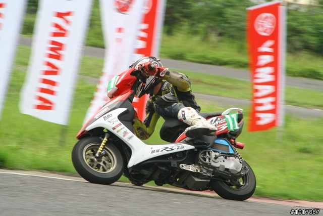 別人拔蘿蔔我拔雷田車