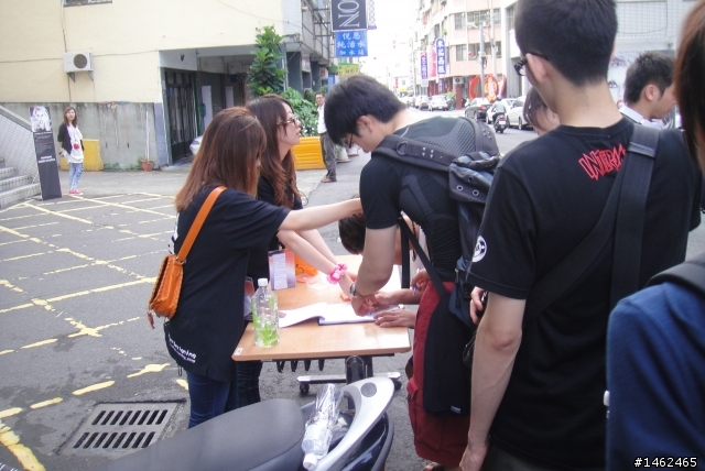女神卡卡-- 危險刺激冒險的搶票之旅