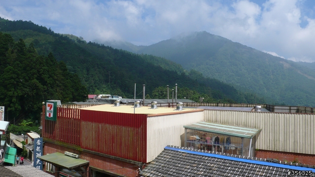 我們騎單車,我們遇見玉山。