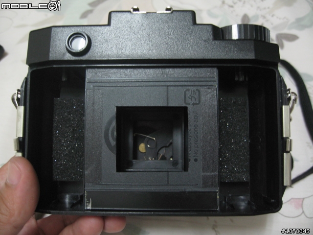 holga 120 小補玩 ---真正可調光圈+改裝135檔板+135計片轉盤