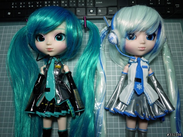 12吋的初音!普利普Pullip娃娃初音+雪初音(怕大眼娃娃勿進)
