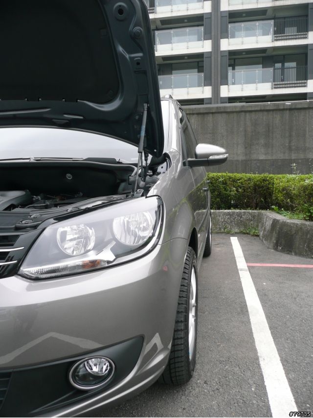 2011年款Touran 1.6TDI 金屬深灰X9開箱囉!(8/8日更新,加裝車頂行李架)